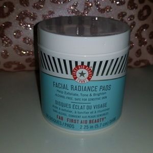 NEW!! First Aid Beauty radiance pads 60 count